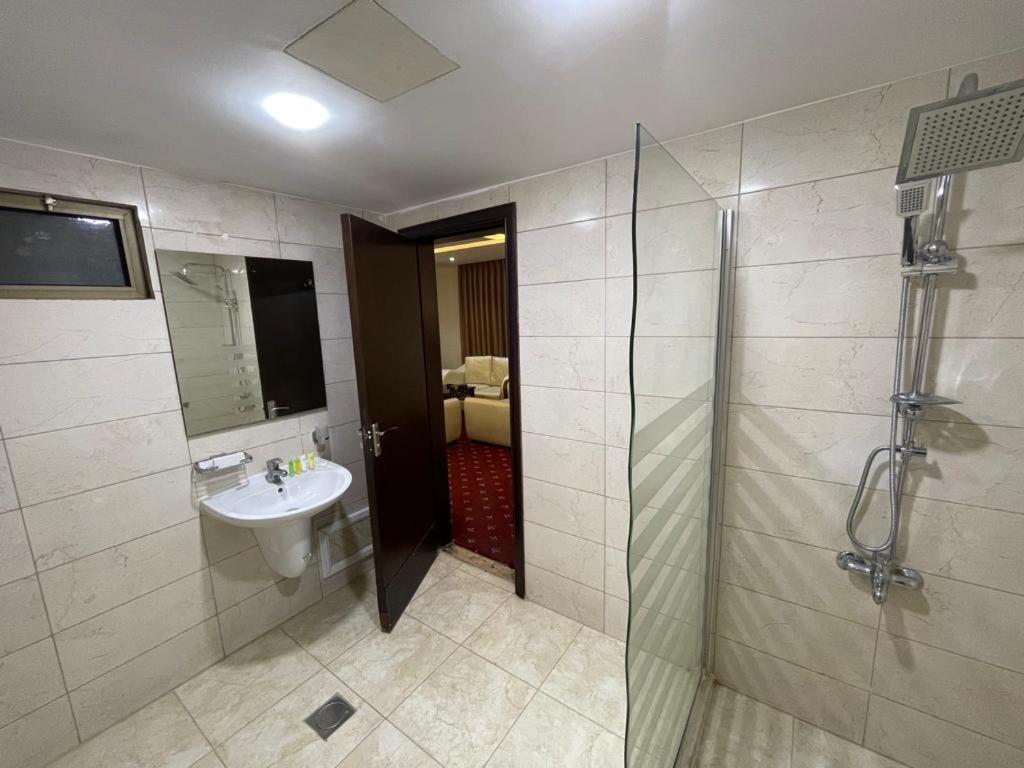 Madison Hotel Amman Exterior photo
